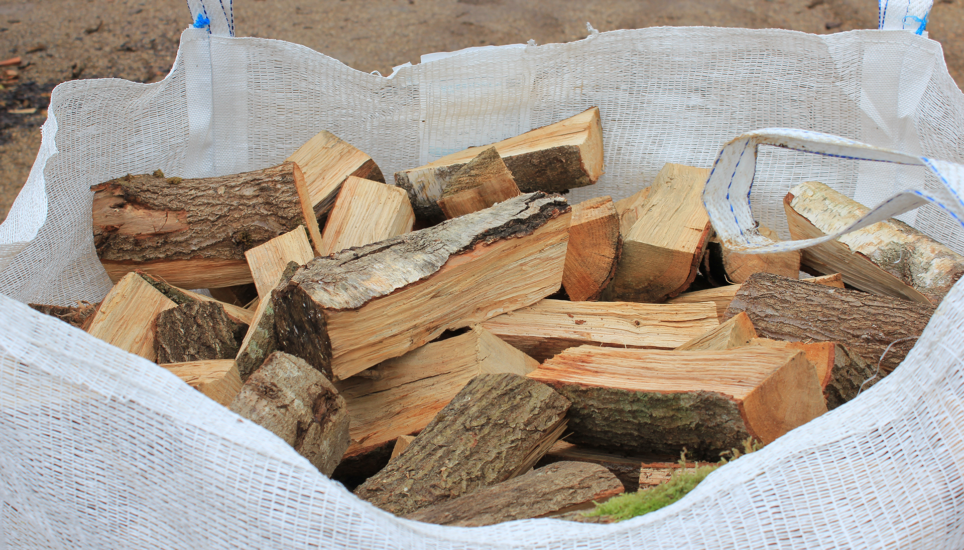 10kg bags Hardwood seasoned firewood logs for sale £5 a bag 
