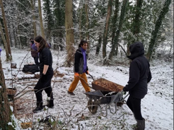 400 x 300 Youth Rangers working in the snow at Black Horse Wood .png