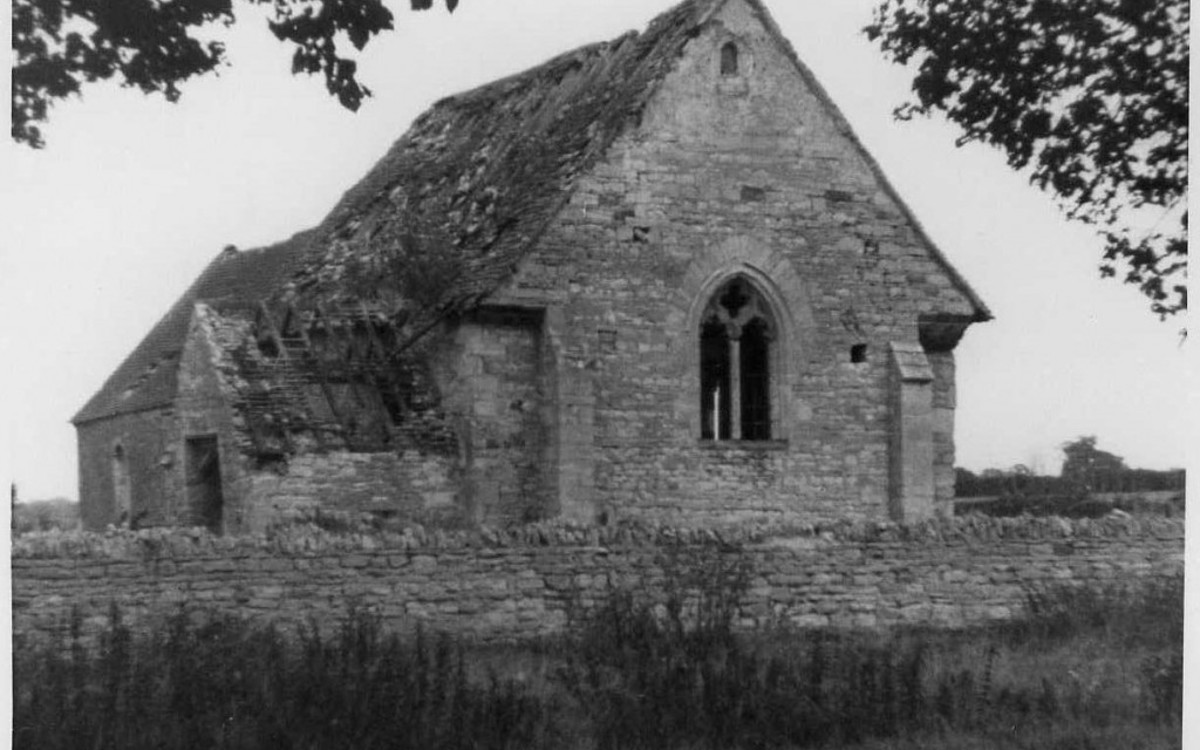 Greyscale photo of St Peters Church in 1951