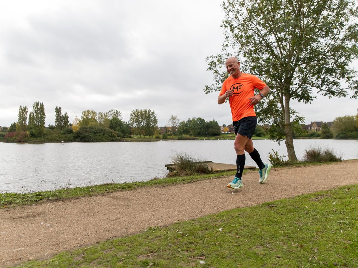 A solo male runner at Caldecotte Lake 