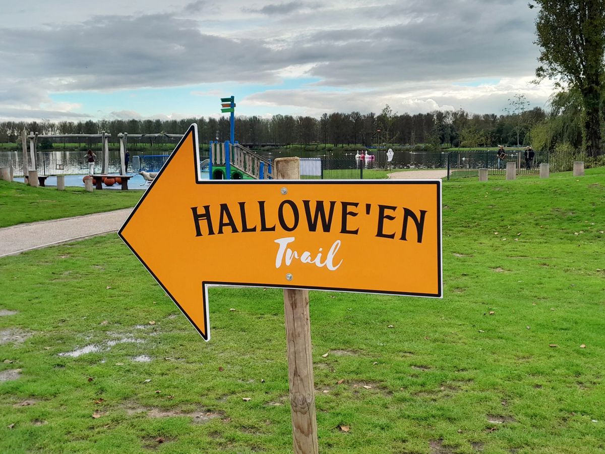 Orange Halloween Trail sign at Willen Lake in Milton Keynes