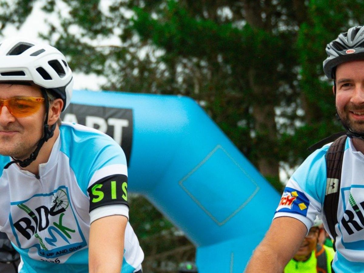 Two cyclist with Ride MK shirt starting the race